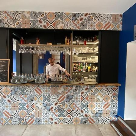 Hotel Restaurant La Place Saint-Amand-Montrond Exterior foto