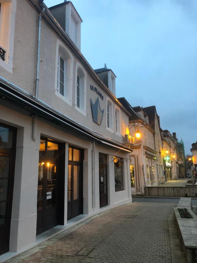 Hotel Restaurant La Place Saint-Amand-Montrond Exterior foto